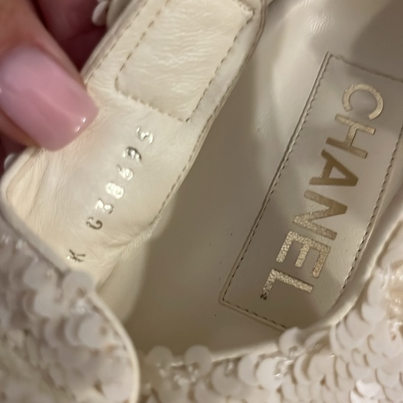 CHANEL Dad winter white sequin sandals ๐๐๐ - Picture 3 of 8
